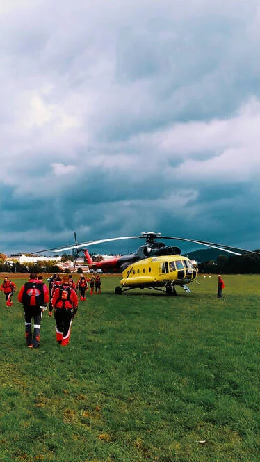 Tandemový seskok z vrtulníku MI-8 v Pardubicích